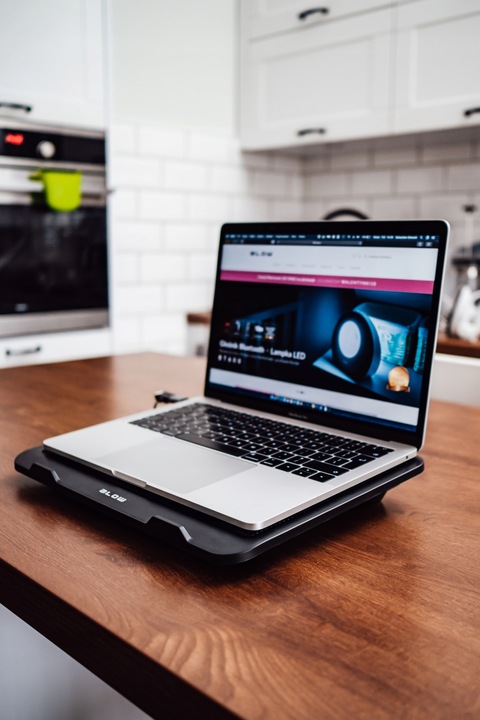 PODSTAWKA PODKŁADKA CHŁODZĄCA POD LAPTOPA LED USB STABILNA CICHA SOLIDNA