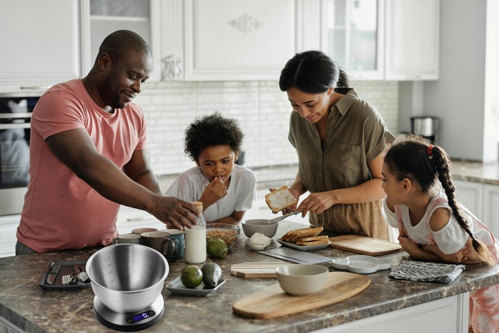 WAGA KUCHENNA ELEKTRONICZNA PRECYZYJNA Z MISĄ SREBRNA LCD 1G / 5KG