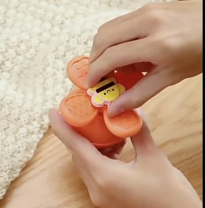 INTERAKTYWNY SENSORYCZNY ŚLIMAK 4w1 SPINER Z PRZYSSAWKĄ DLA NIEMOWLĄT