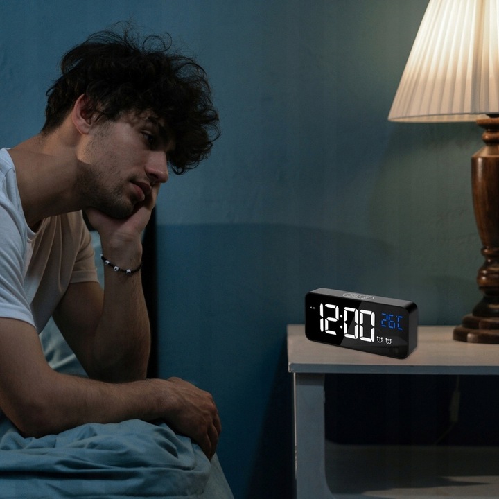 BUDZIK ELEKTRONICZNY ZEGAR LED CYFROWY STOJĄCY TERMOMETR ALARM DATA + USB