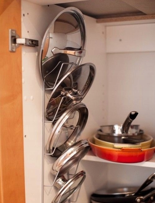 STOJAK NA POKRYWKI OD GARNKÓW PATELNI WIESZAK