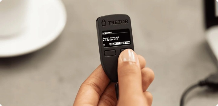 PORTFEL KRYPTOWALUT TREZOR MODEL ONE - BLACK