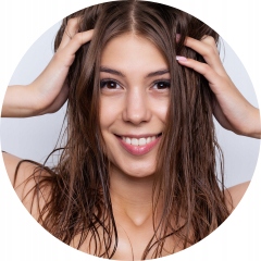 Na swędzącą skórę głowy Esencja- wcierka z olejem konopnym Wax Med