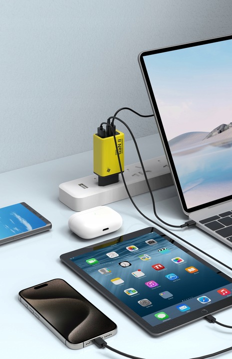 Szybka ładowarka sieciowa GaN II 65W 3A QC 3.0 2x USB C + 1x USB A