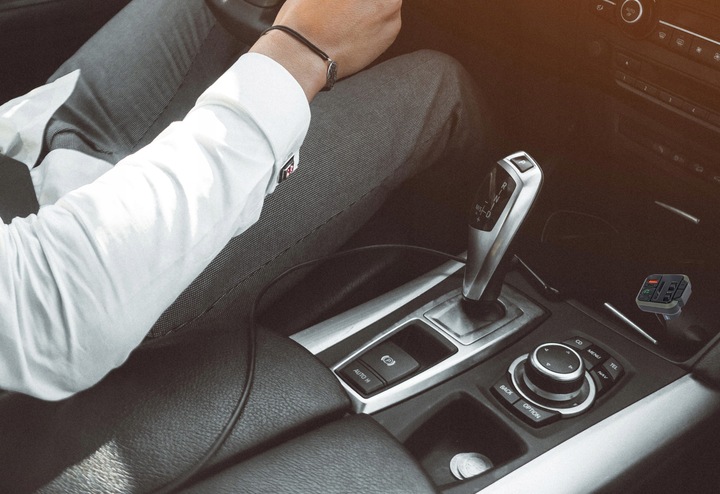 TRANSMITER SAMOCHODOWY BLUETOOTH 5.3 FM RGB ŁADOWARKA PD 20W QC 3.0 USB-C