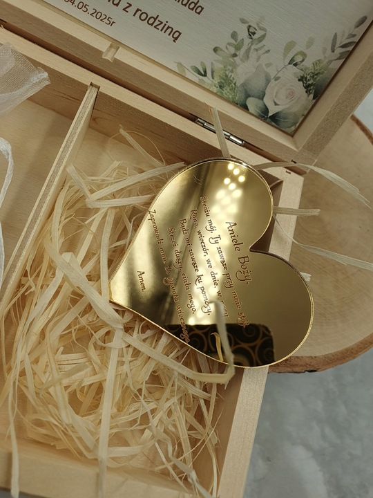 Pamiątka Komunii Świętej-PREZENT, pudełko. Różaniec i serduszko komplet