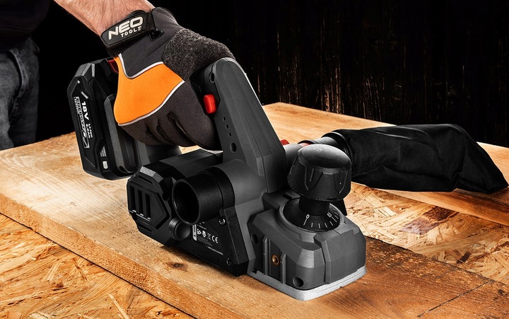 GRAPHIET STRUG AKUMULATOROWY 18V 82mm 58GE135