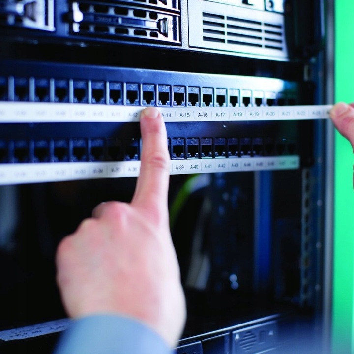 ORYGINALNA Taśma DYMO IND Rhino poliestrowa 9mm x 5,5m biała / czarny