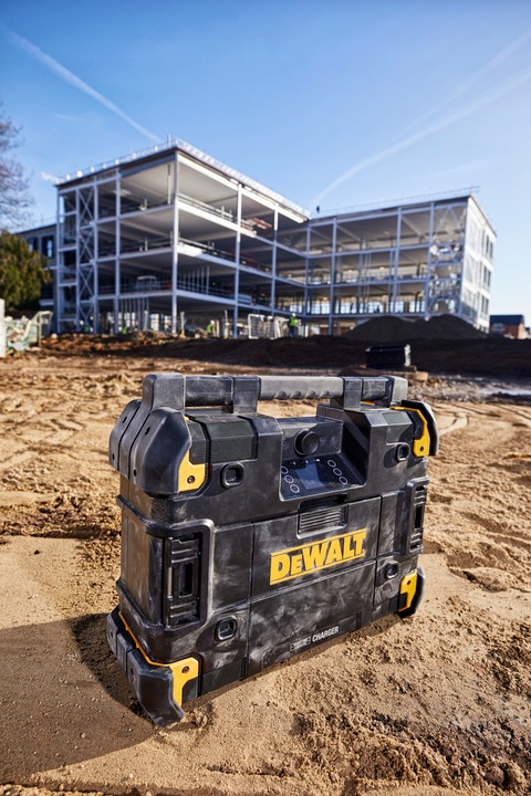 RADIO BUDOWLANE Z ŁADOWARKĄ TOUGHSYSTEM 45W RMS DeWalt DWST1-81078
