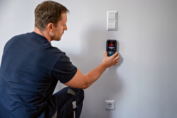 WYKRYWACZ METALI PRZEWODÓW DREWNA BOSCH cyfrowy detektor Bosch GMS