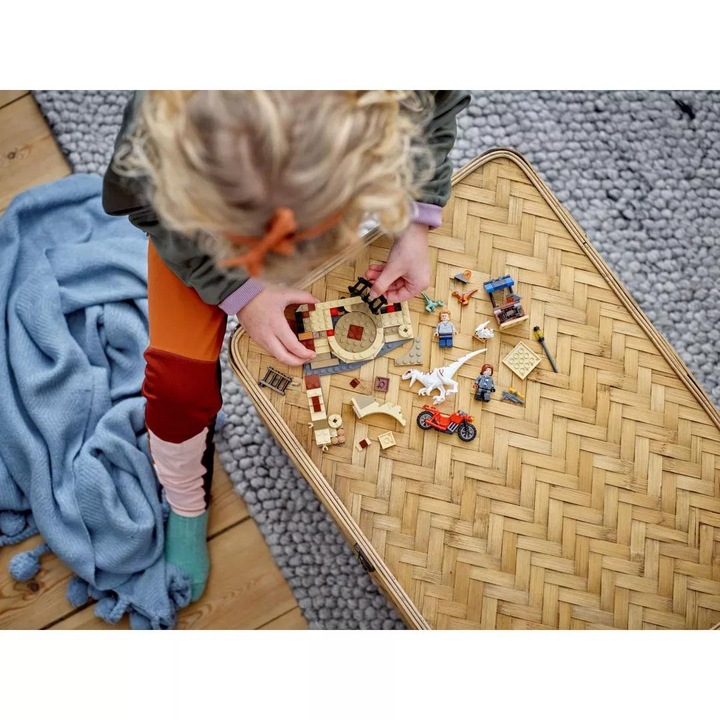 LEGO Dinozaury Atrociraptor: Pościg na Moto. 76945