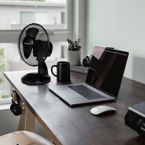 WENTYLATOR WIATRAK STOŁOWY STOJĄCY BIURKOWY OSCYLACJA CICHY MOCNY