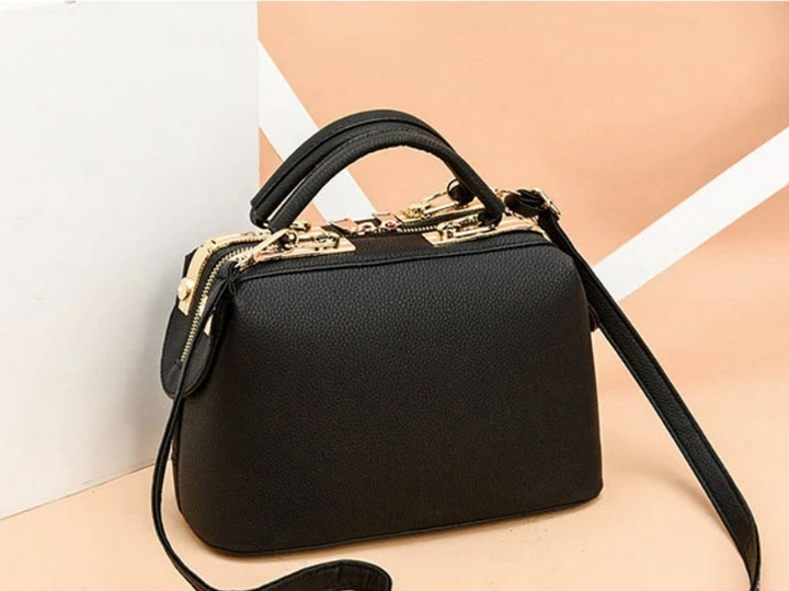 CZARNA TOREBKA Ramię Klasyczna PIKOWANA MIŚ Złote Dodatki Kuferek