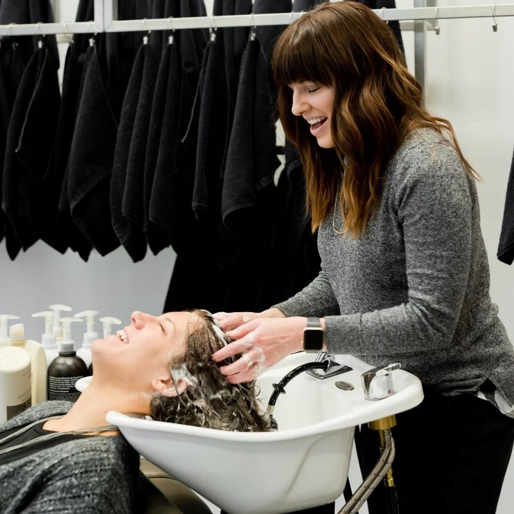 RĘCZNIKi FRYZJERSKIE WŁÓKNINOWE BIAŁE PERFOROWANE FIZELINOWE 70X50 100 SZT