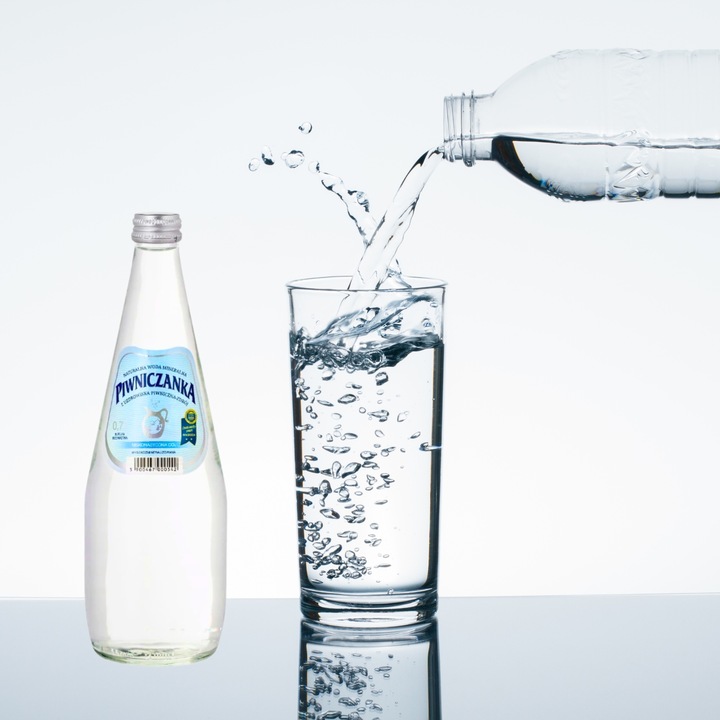 PIWNICZANKA Naturalna Woda Mineralna Niskonasycona CO2 w Szkle 700 ml