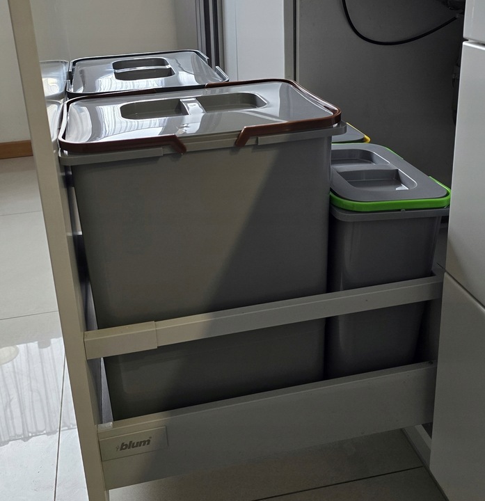 Kosz na śmieci SORT 62L do szafki szuflady 60 Blum 4 pojemniki na odpady