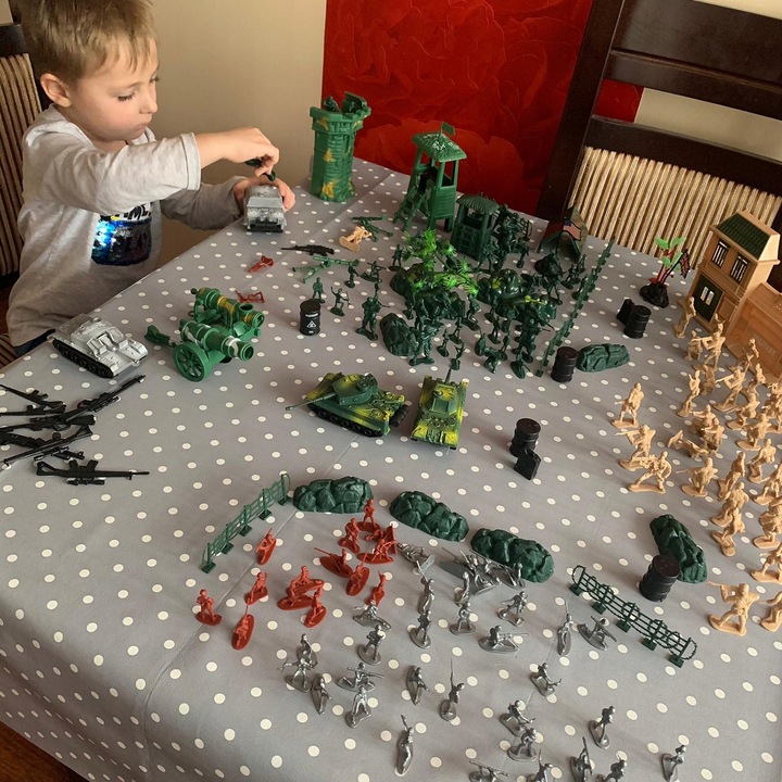 Baza Wojskowa Żołnierzyki Duży Zestaw Armia Figurki Czołgi Samoloty 300el.