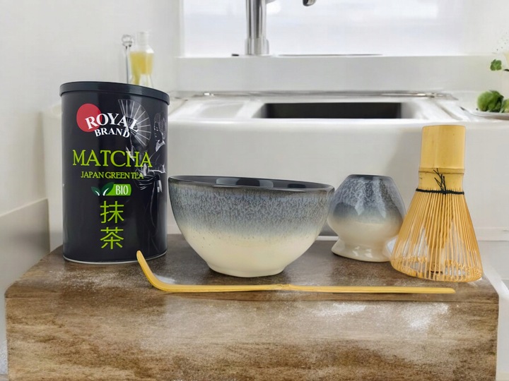 Zestaw startowy do herbaty matcha Bio 100g z piękną czarką miotełką i łyżką