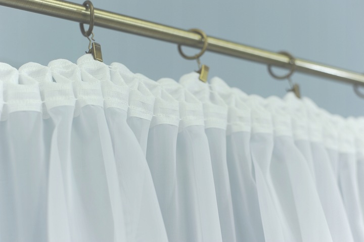 FIRANA GOTOWA BIAŁA WOAL Z LAMÓWKA NA TAŚMIE DO SALONU SYPIALNI 400x250 cm