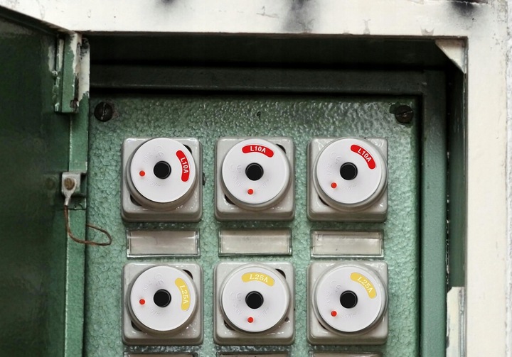 BEZPIECZNIK AUTOMATYCZNY WKRĘCANY KOREK 25A E27 1P IP20 50-60Hz