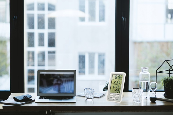 STACJA POGODOWA POGODY LCD TERMOMETR HIGROMETR ZEGAR MAGNES BATERIA