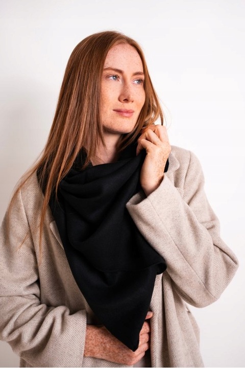 Elegancka chusta Black Simplicity - modna, uniwersalna, klasyk Czarny