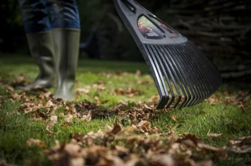 FISKARS Grabie do liści trawy SOLID XL lekkie 27 zębów 1015645 135090