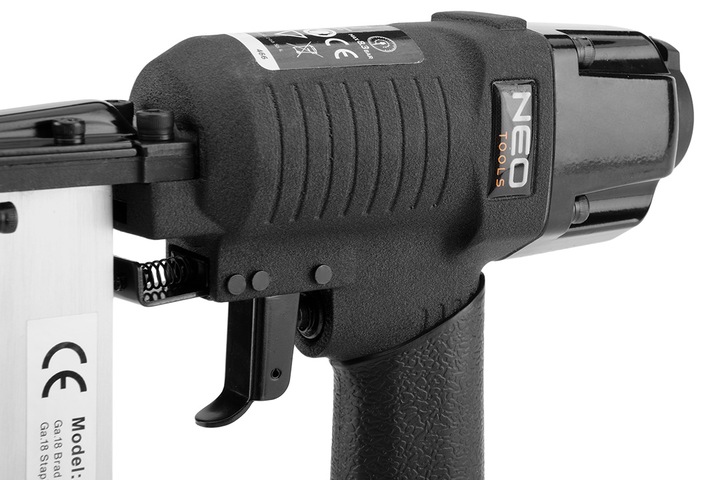 TAKER PNEUMATYCZNY Zszywacz Gwoździarka + OKULARY WALIZKA NEO TOOLS