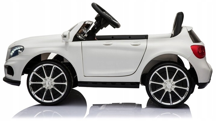 MERCEDES GLA 4x4 12V, PILOT 2.4G, 4 AMORY Auto na akumulator, koła EVA