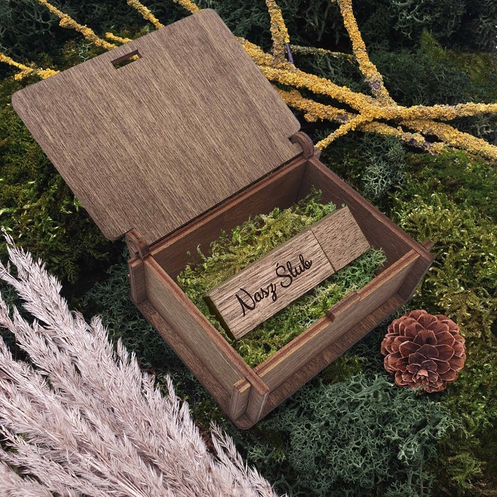 Pendrive 32gb3.0 + drewniane pudełko + GRAWER