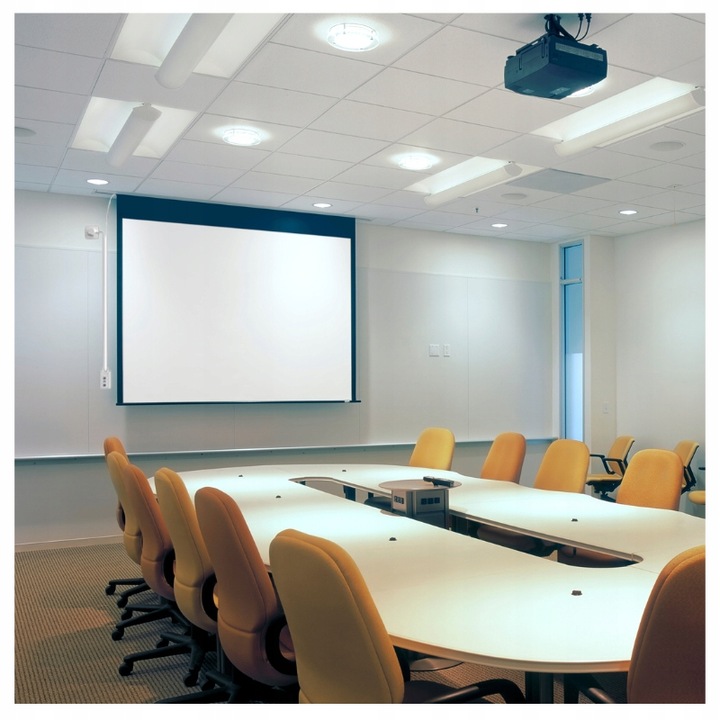 EKRAN PROJEKCYJNY ŚCIENNY RZUTNIKA ELEKTRYCZNY AUTOMATYCZNY PILOT 100