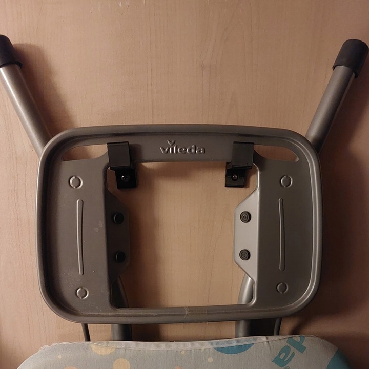 Wieszak na deskę do prasowania, uchwyt na deskę BIAŁY