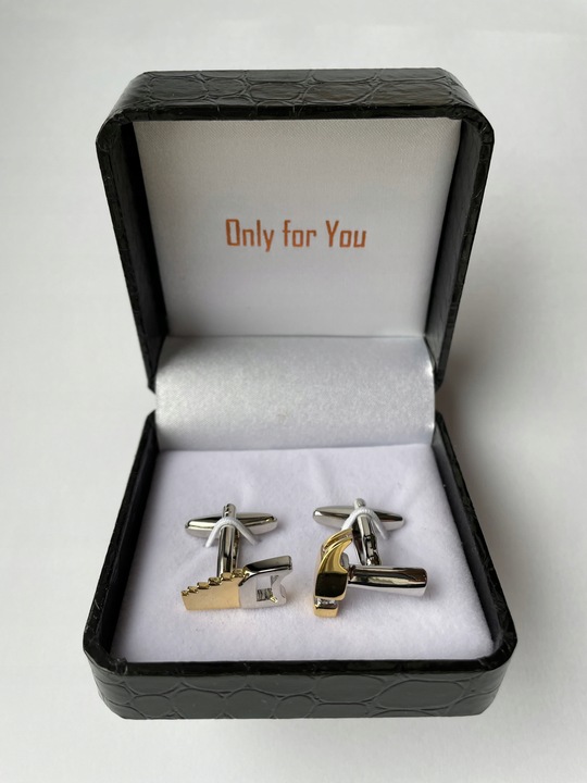 Spinki do mankietów EXC Narzędzia Młotek i Piła dla Cieśli Stolarza złocone