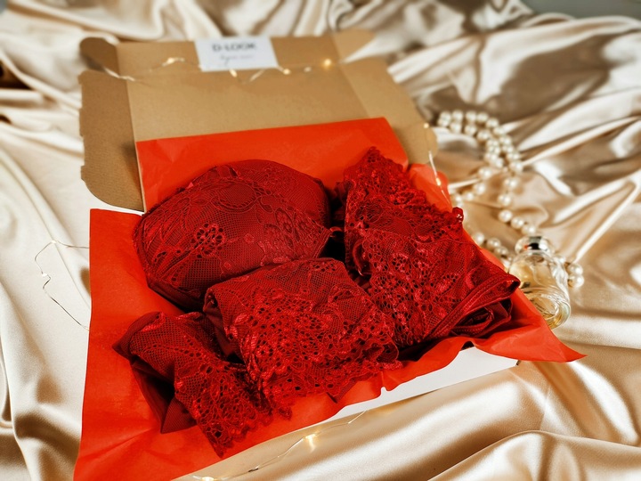 Komplet bielizny gorset pończochy stringi 8k XXL