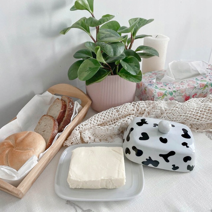 ŁACIATA BIAŁA MASELNICZKA CERAMICZNA POJEMNIK NA MASŁO Z POKRYWKĄ