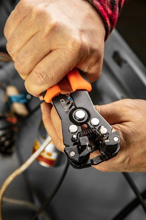 Automatyczny ściągacz izolacji 200mm NEO 01-540