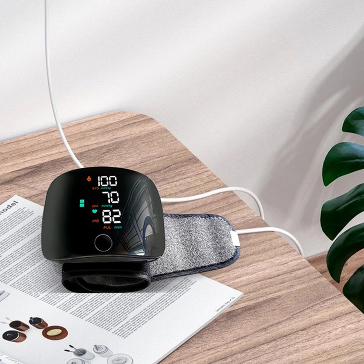 CIŚNIENIOMIERZ NADGARSTKOWY MÓWI ARYTMIA ELEKTRONICZNY ETUI AKUMULATOR