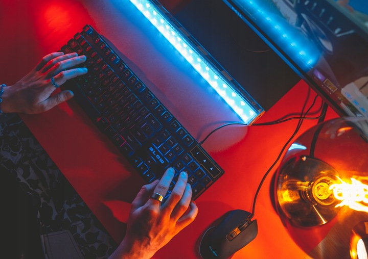 ZESTAW GAMINGOWY DLA GRACZA KLAWIATURA MYSZKA PODKŁADKA SŁUCHAWKI MIKROFON