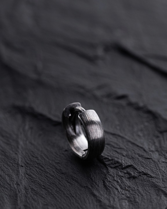 Srebrny kolczyk THE HOOP