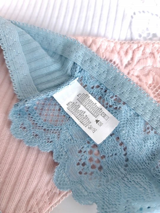 5x WYGODNE BAWEŁNIANE PRĄŻKOWANE STRINGI Z KORONKĄ S/M