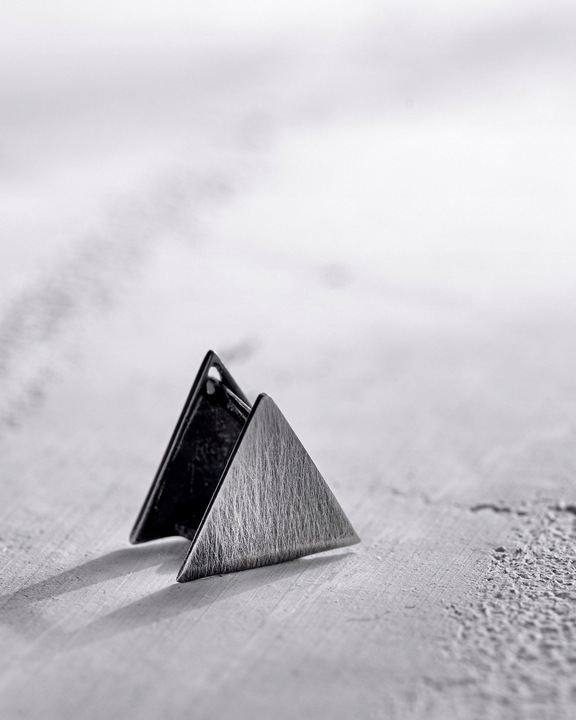 Srebrny kolczyk THE ROCK