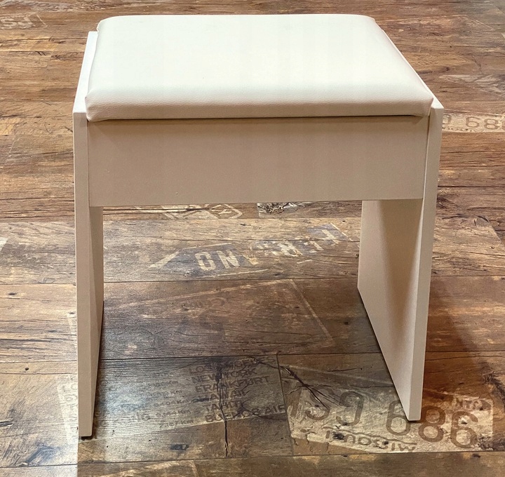 Taboret Do Toaletki Kosmetycznej Siedzisko Białe Pufa