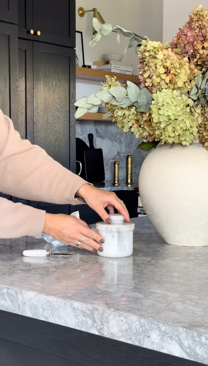 Maselnica francuska z białego marmuru