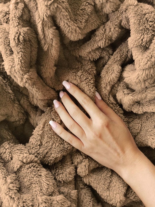 GRUBY KOC PLED NARZUTA DWUSTRONNA TŁOCZONY SKANDYNAWSKI ARIES 150x200 BEŻ