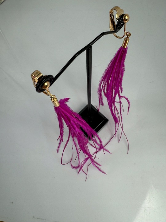 Klipsy do uszu długie pióra w kolorze fuksji zwiewne c39