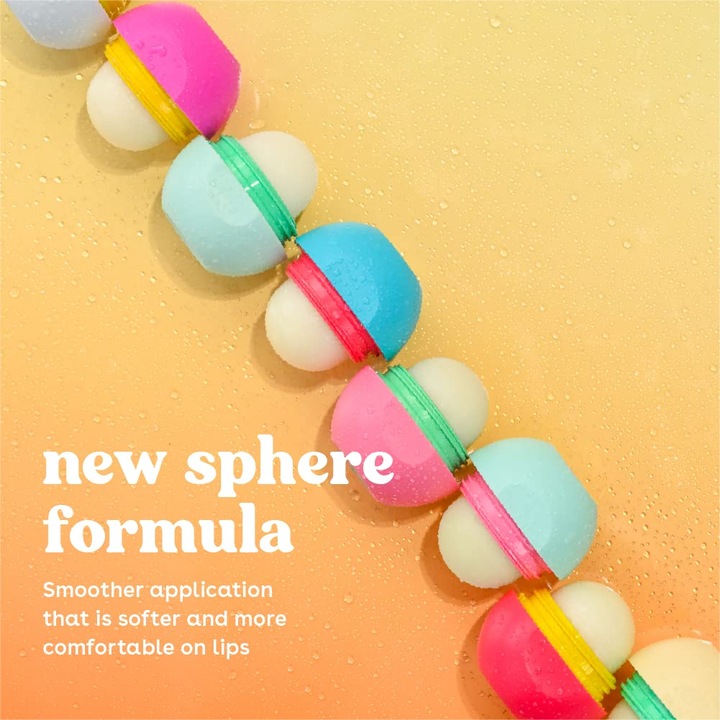 Naturalny balsam do ust Eos sorbet truskawkowy.