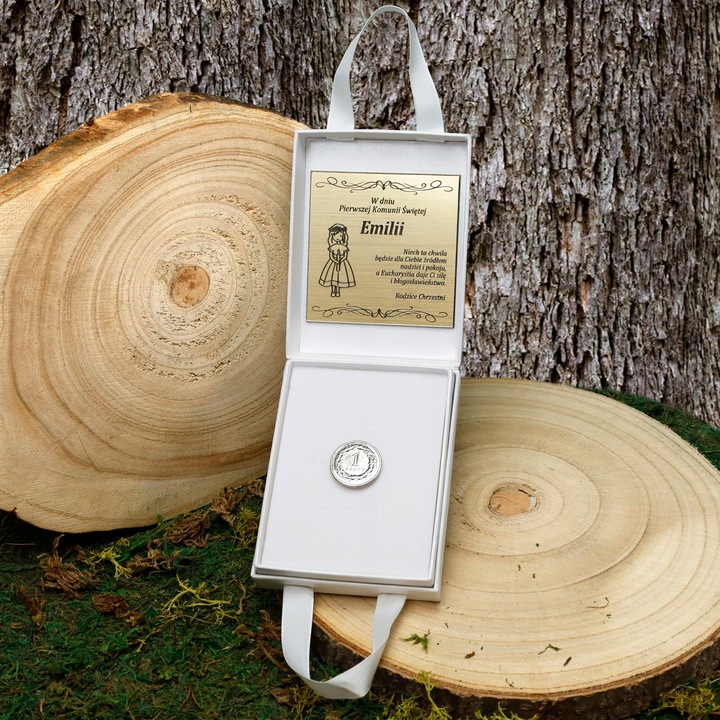 PAMIĄTKA KOMUNII ŚWIĘTEJ / ELEGANCKIE PUDEŁKO PREZENTOWE Z KOKARDĄ + GRAWER