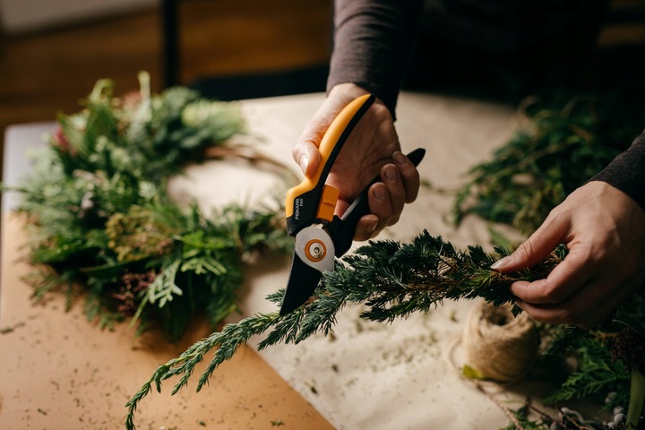 FISKARS SOLID Sekator nożycowy ogrodowy do gałęzi pędów ostry P341