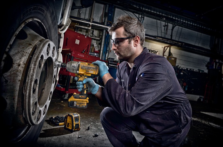 UDAROWY KLUCZ AKUMULATOROWY DO KÓŁ Dewalt DCF899P1 5Ah