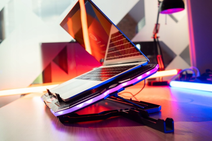 PODSTAWKA PODKŁADKA CHŁODZĄCA POD LAPTOPA REGULOWANA 9-17'' LED RGB 2x USB
